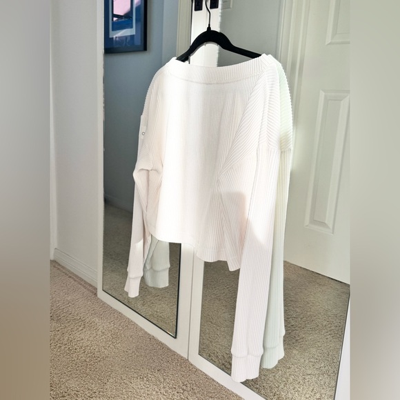 ALO Muse V-Neck Pullover in Ivory - Picture 3 of 6